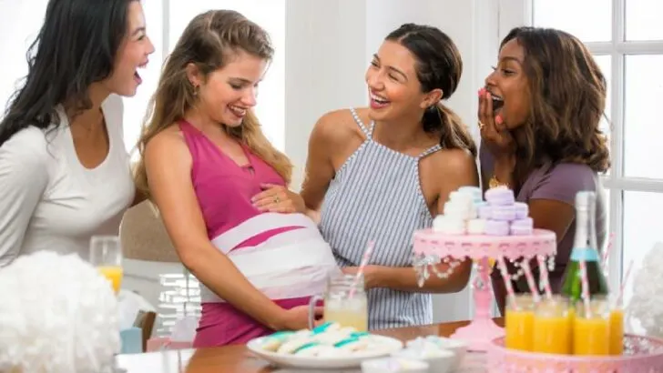 Die 43 Besten Babyparty Spiele Für Eine Lustige Baby Shower!