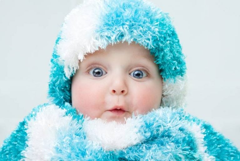 lustig überraschtes Baby