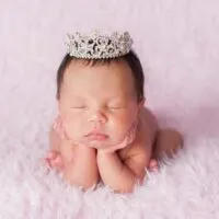 Baby mit einer Prinzessin Krone