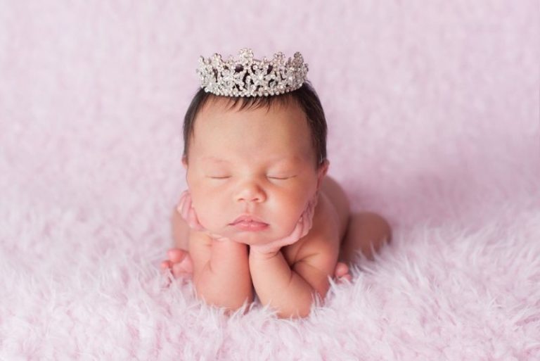 Baby mit einer Prinzessin Krone