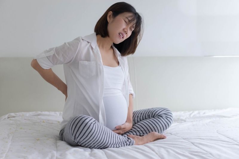  schwangere Frau mit Wehen
