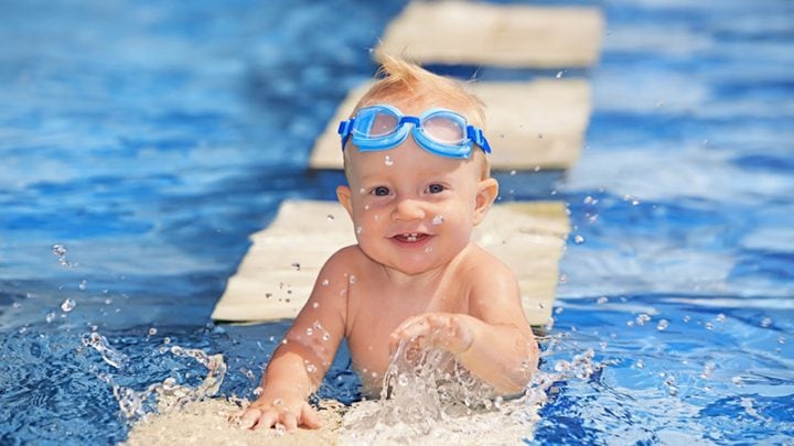 Babyschwimmen – Vorteile, Risiken Und Irrtümer Des Beliebten Trends