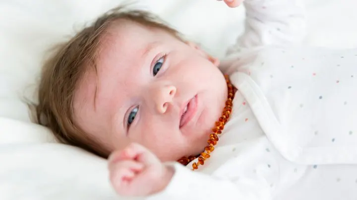 Bernsteinkette Für Babys – Wundersame Zahnungshilfe Oder Billiger Betrug?