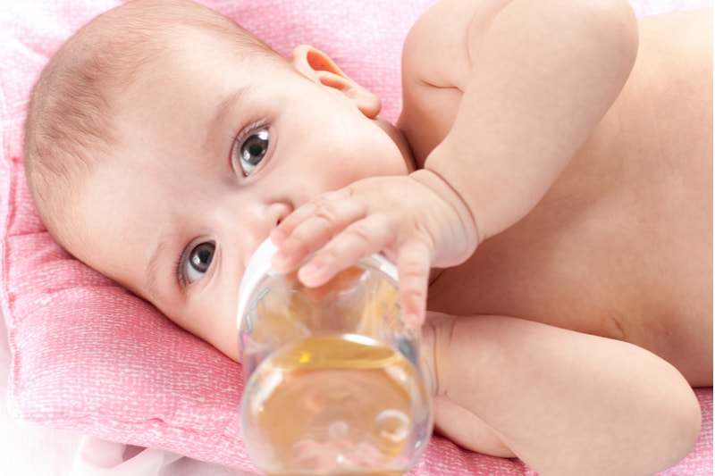 Baby Will Plötzlich Nicht Mehr Aus Der Flasche Trinken Mein Baby Trinkt Nicht - Mögliche Ursachen Und Hilfreiche Tipps