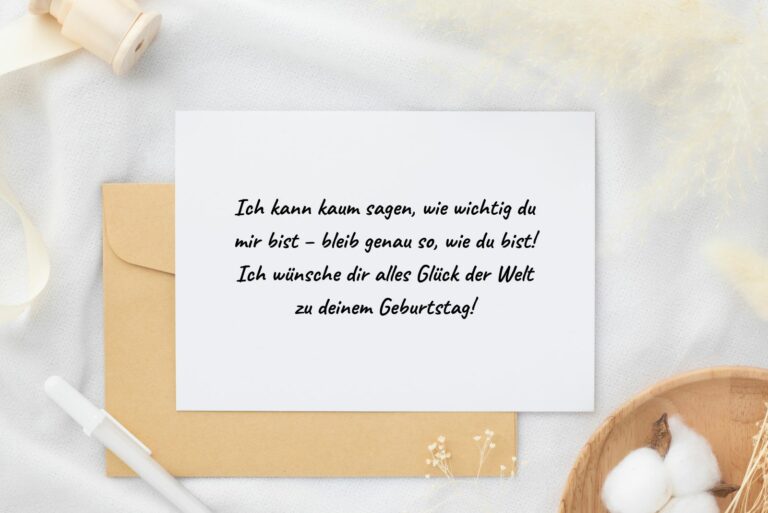 Geburtstagswunsch für eine Frau auf einem Papier geschrieben