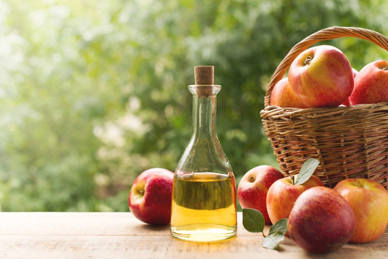 Apfelessig in der Flasche