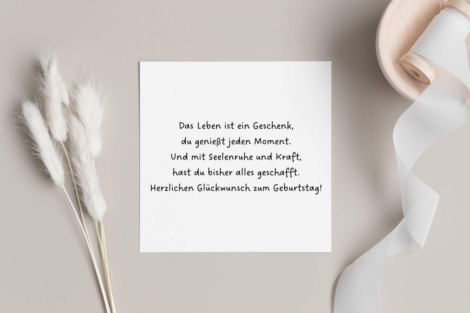 schöner Geburtstagswunsch für die Seele, geschrieben auf einer weißen Karte