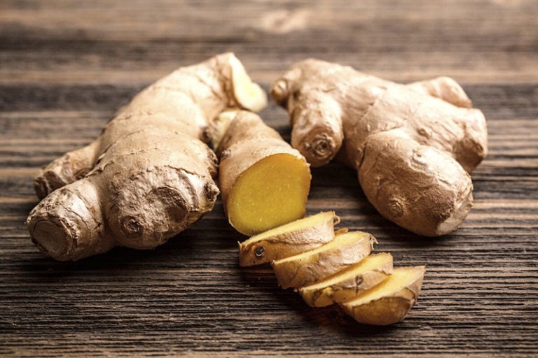 frischer Ginger auf dem Tisch