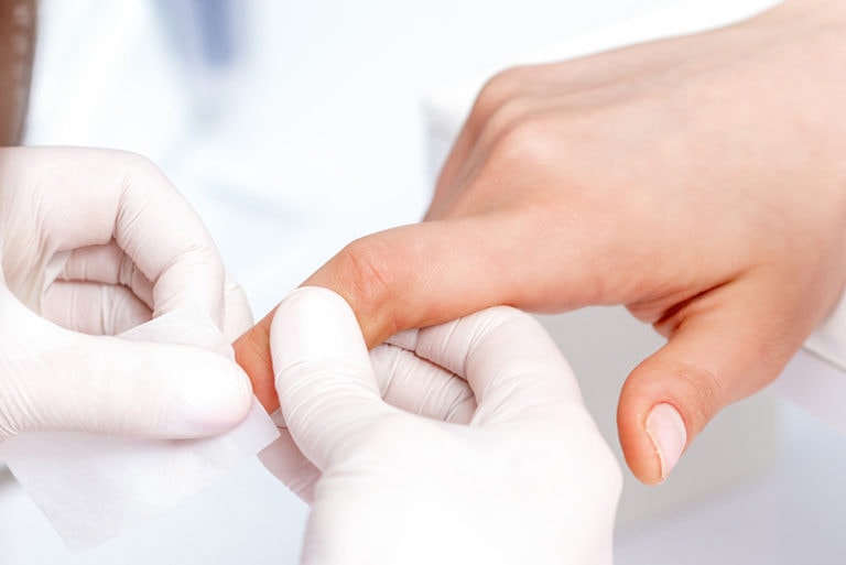 Shellac, Acryl und Gelnägel in der Schwangerschaft Was man wissen sollte