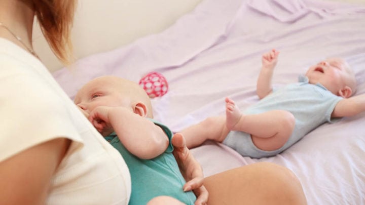 Tandemstillen – Kleinkind und Neugeborenes gleichzeitig stillen – so geht’s