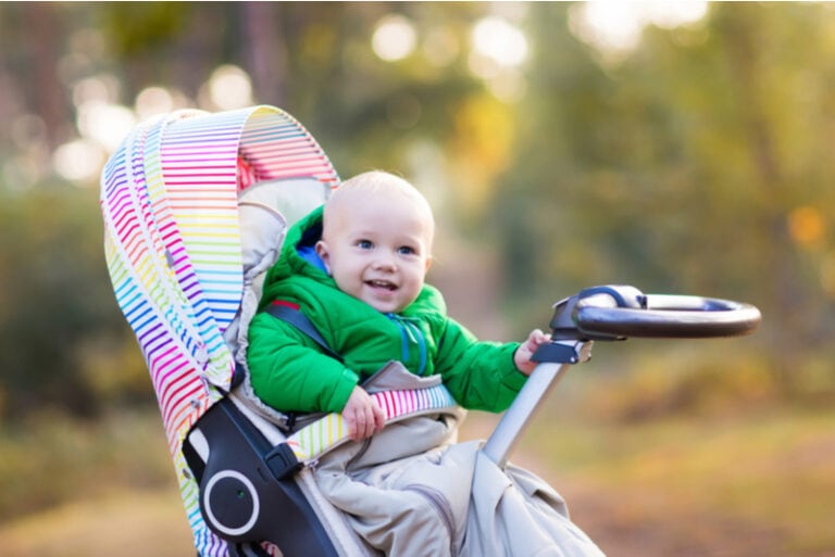 Baby im Kinderwagen