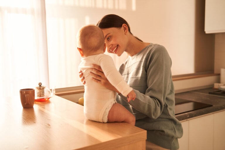 Mutter und Baby sprechen