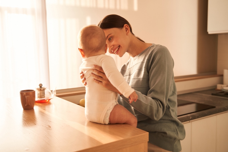 Mutter und Baby sprechen