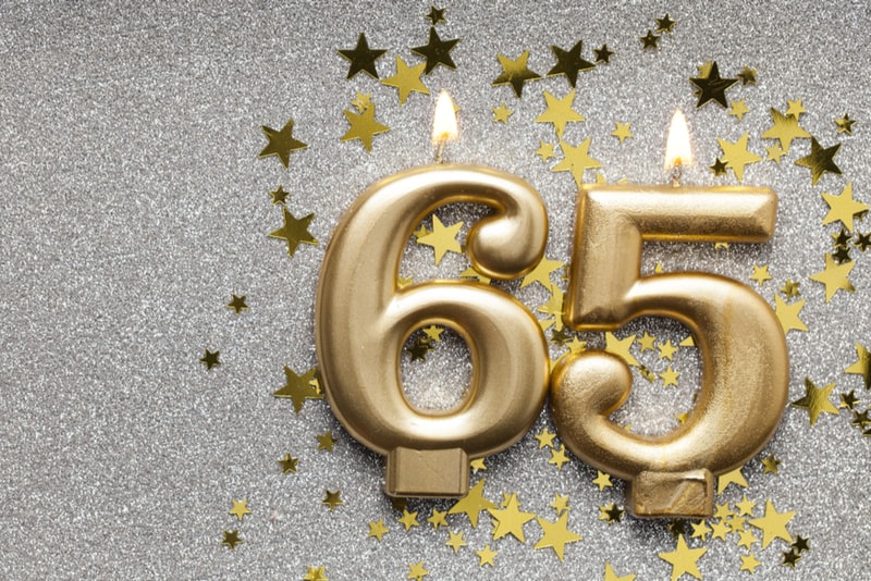 goldene Kerzen in Nummer 65