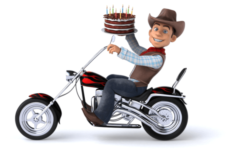 lustiger cowboy auf dem motorrad mit kuchen