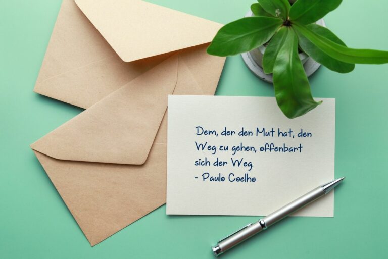 Umschlag und eine Karte mit einem mutmachenden Geburtstagswunsch