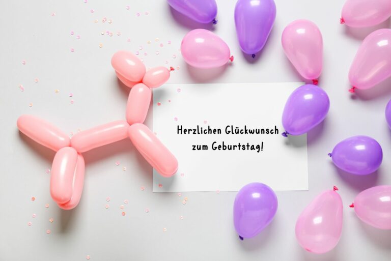 handgeschriebener Geburtstagswunsch neben tierischem Luftballon