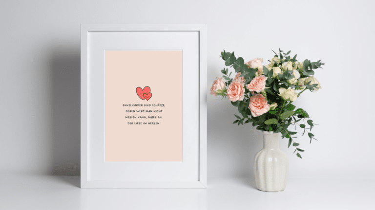 liebevolles Zitat über Enkelkinder im Rahmen auf dem Tisch neben Blumen