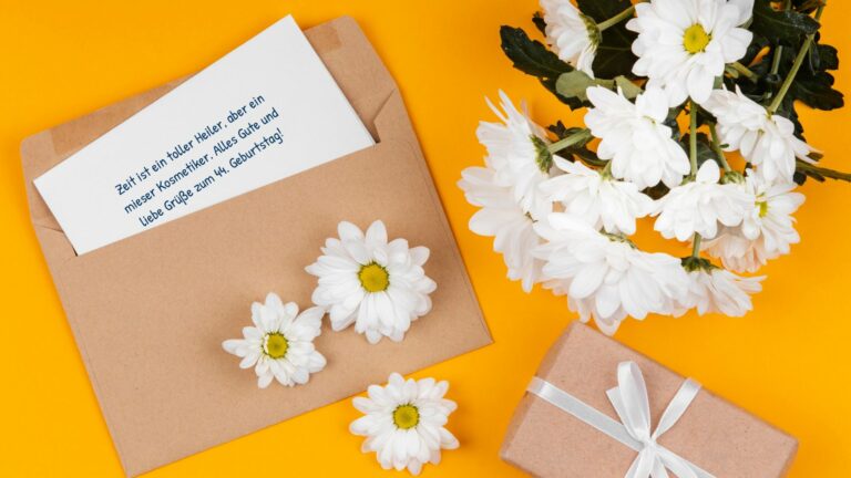 Blumen, Geschenk und eine Karte mit einem lustigen und liebevollen Geburtstagsgruß für 44